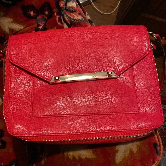 Stella & Dot Tia Poppy Red Crossbody Bag Pebbled,Gold-tone Hardware - Picture 3 of 10